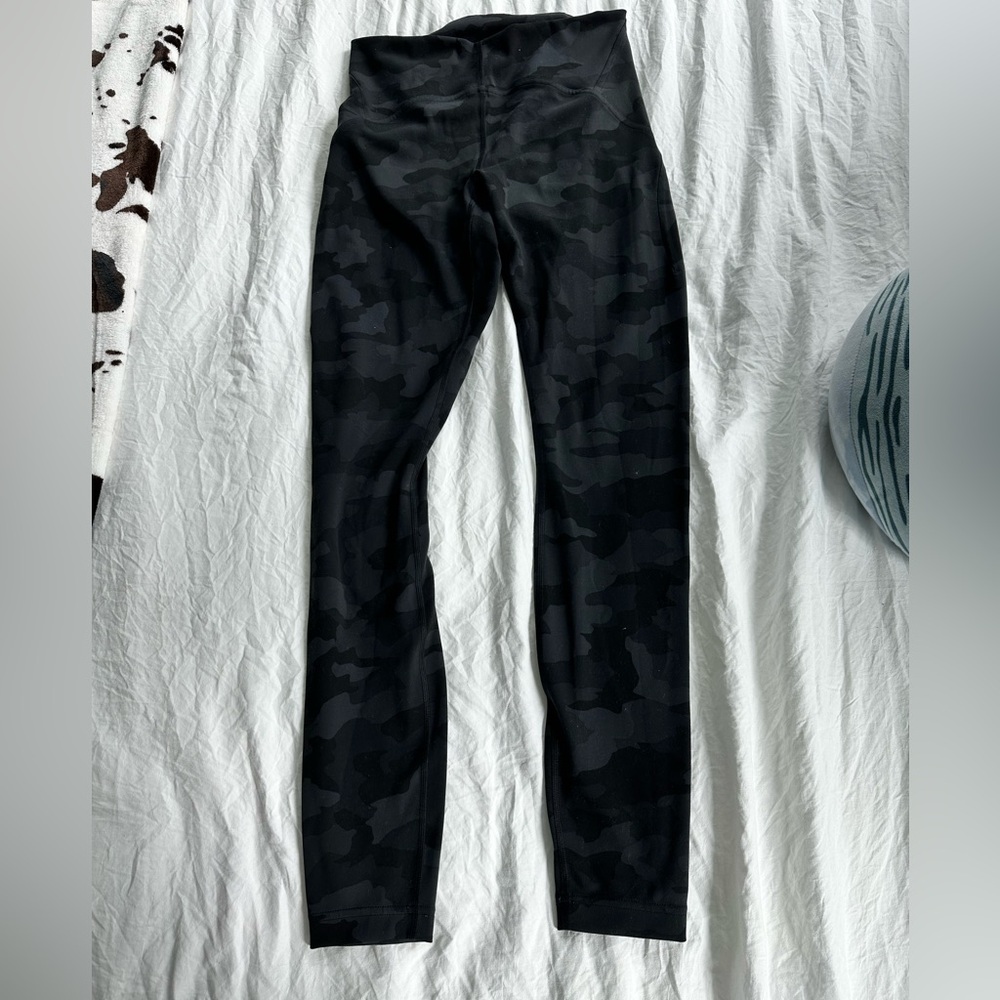 lululemon black camo InStill HR Tight 28" size 6
